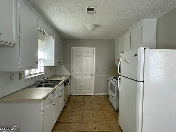 4th image of 980 Arlington Way