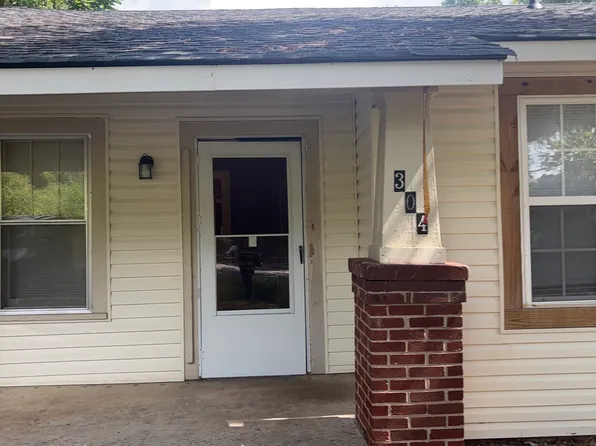 304 W Callahan St NE, Rome, GA 30161