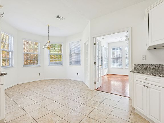 4th image of 1813 Laurel Oak Ln