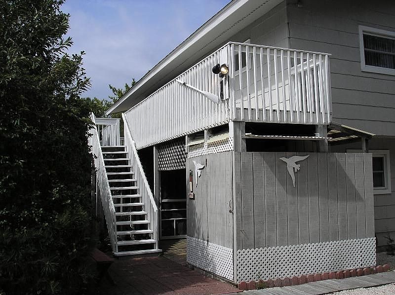 2nd image of 1076 Long Beach Blvd #D