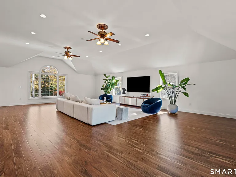 34 Birdseye Rd — Photo 12