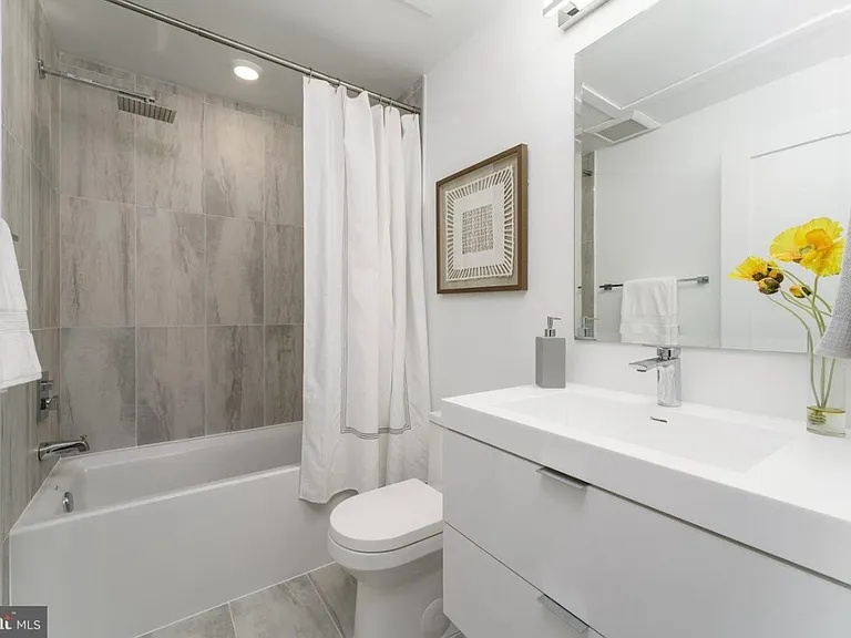 1112 6th St NW #6 — Photo 16