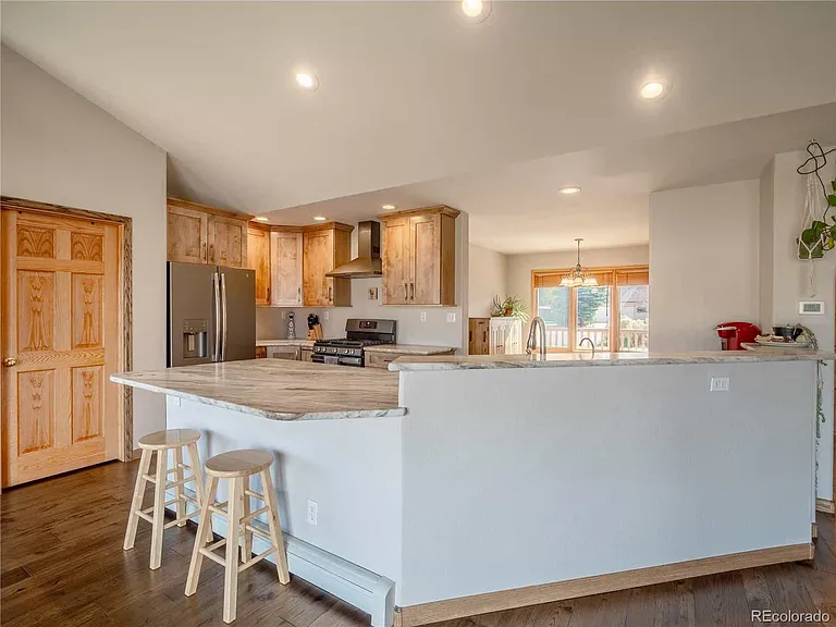 244 Mesa Ct — Photo 8