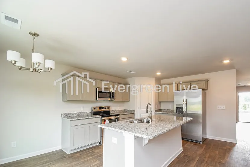 3 bed, 2.0 bath, 1399 sqft, $1,995 — Photo 3