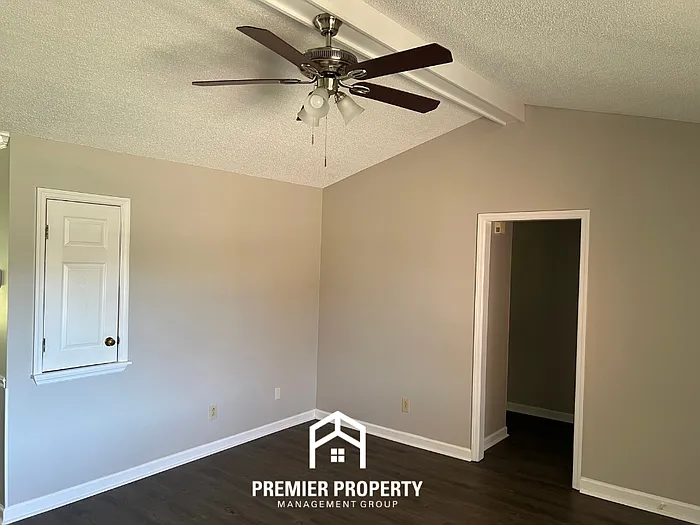 112 Eva Ct — Photo 3