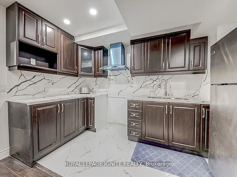 114 Lawrence Pilkington Ave #BASEMENT — Photo 5
