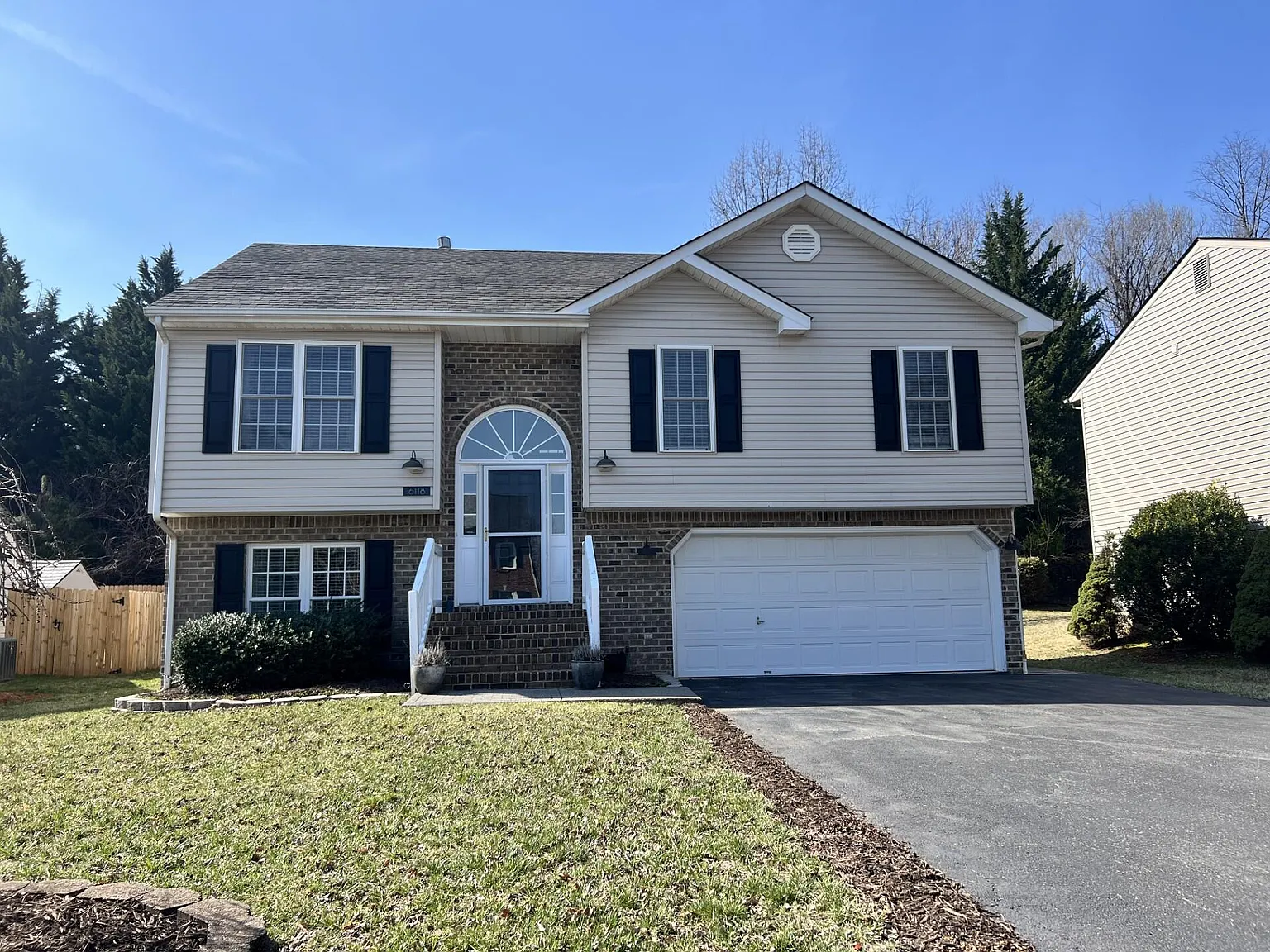6118 Carolina Trl photo 1