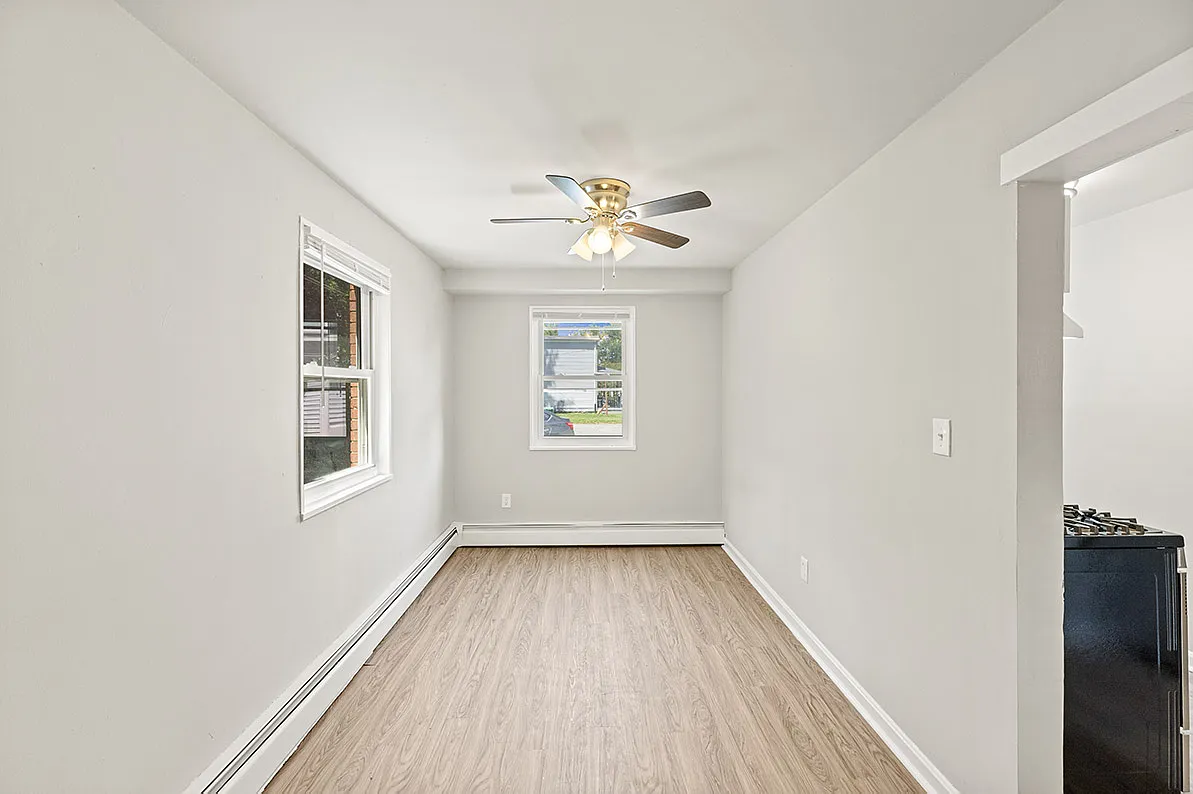 Laurel 24 — Photo 1