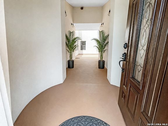 3rd image of 233 Esmeralda Dr Room 1-9