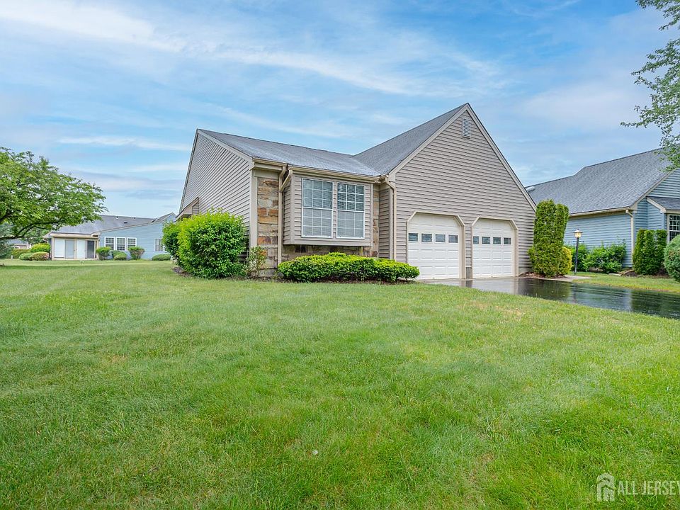 1st image of 6 Franklin Pierce Dr