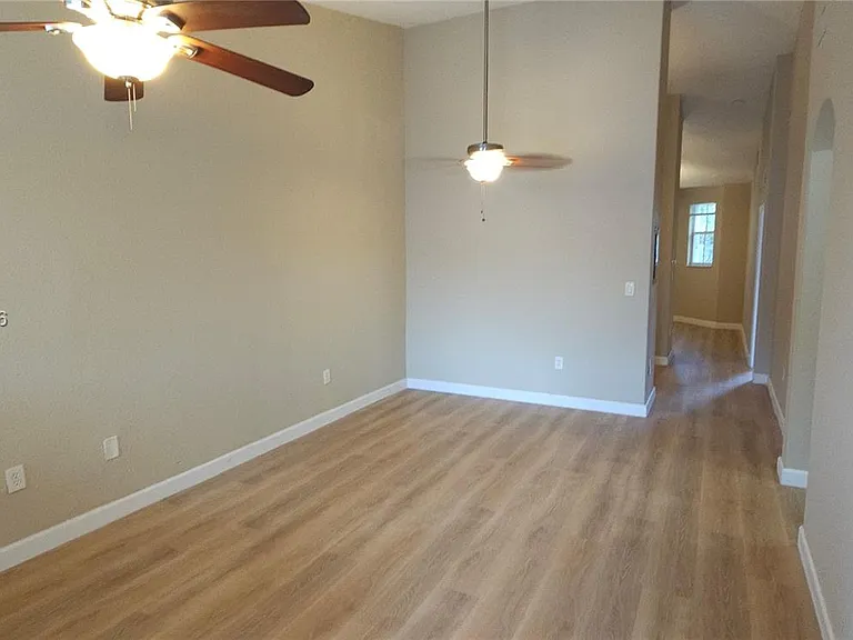1662 SE 27th Dr #208 — Photo 2