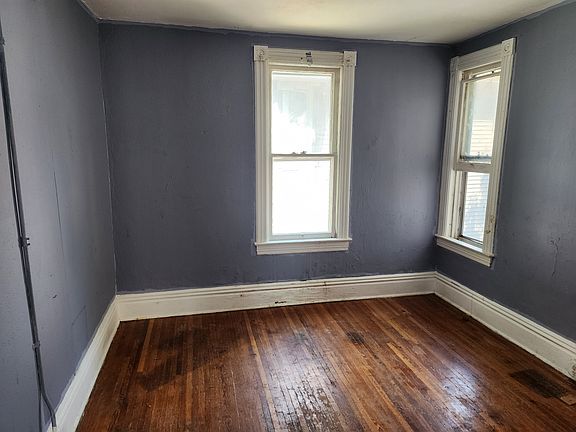 5th image of 999 Burr St Floor 2