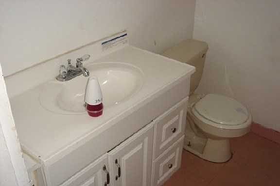 4th image of 1050 NW 179th St