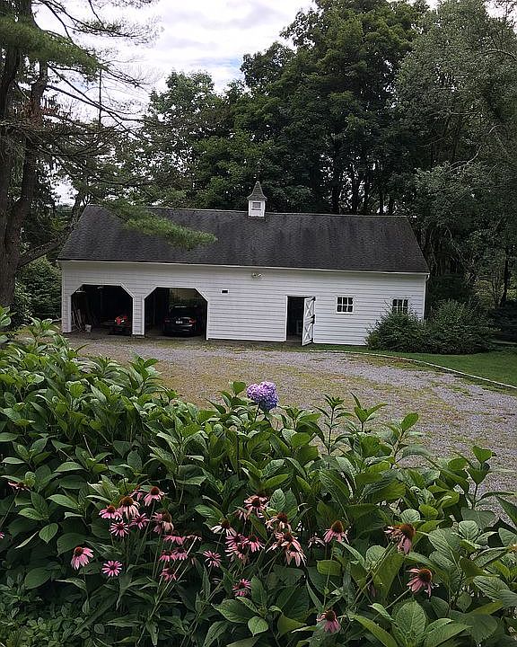 Barn w/shop, 2 cars, loft