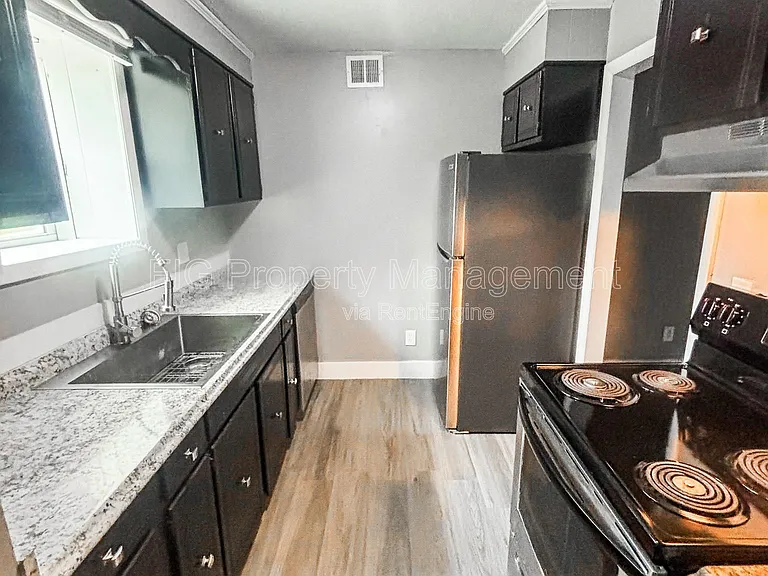 1433 Stratford Rd #1 — Photo 11
