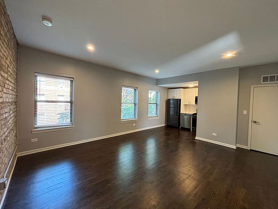 1st image of 837-2A W Barry Ave