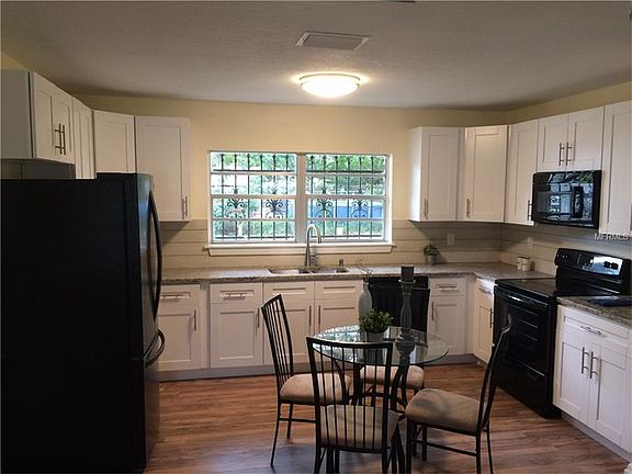 3rd image of 1605 E Ohio St