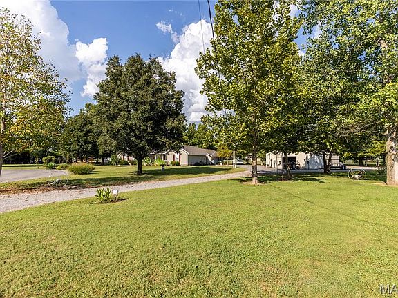 2nd image of 226 Sandy Ln