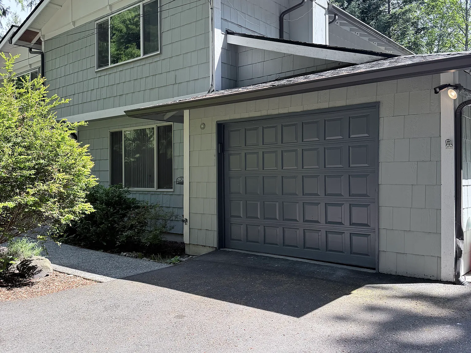2 bed, 1.5 bath, 1369 sqft, $2,570 — Photo 2