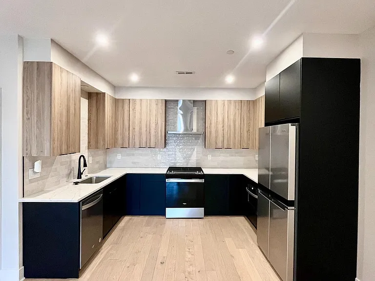 315 W Berks St #1 — Photo 3