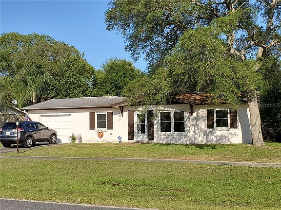 2nd image of 319 Marion Oaks Dr