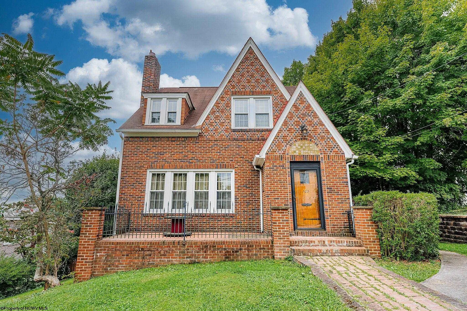 105 Beverly St photo 1