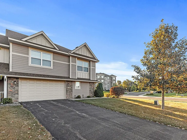 3403 Chestnut Ln — Photo 2