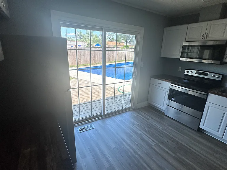 2030 Harold Ct — Photo 23