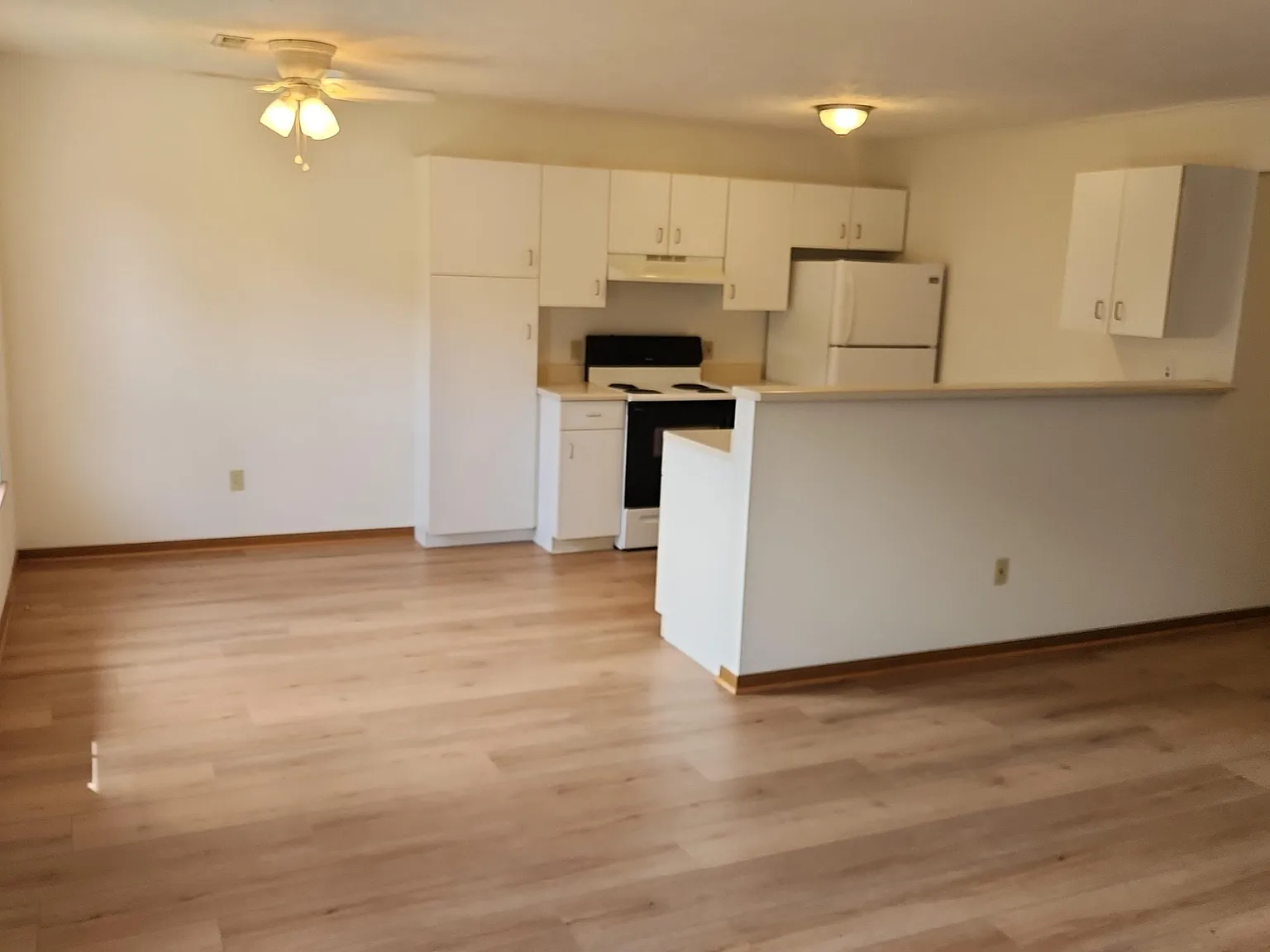 2 bed, $1,400 — Photo 2