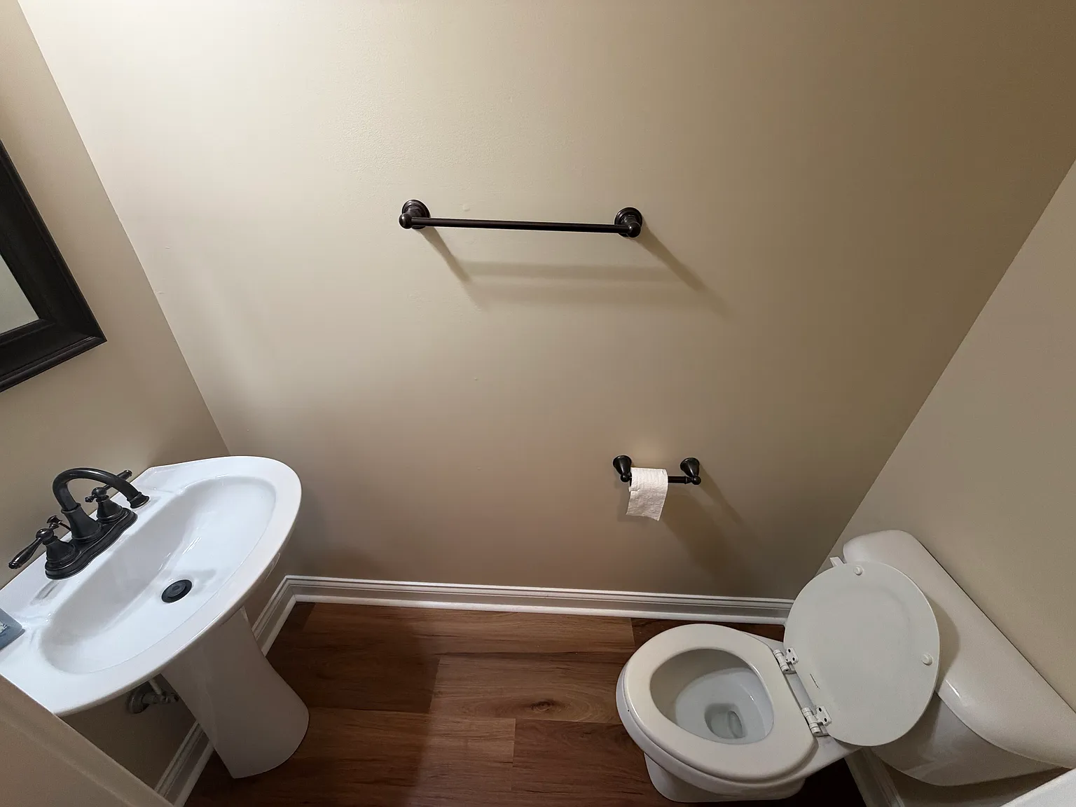 3 bed, 2307 sqft, $2,000 — Photo 2