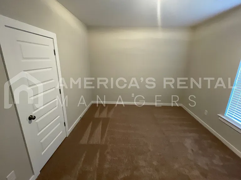 84 Victor Dr — Photo 23