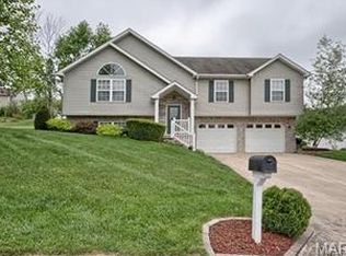 208 Hara Ln, Washington, MO 63090