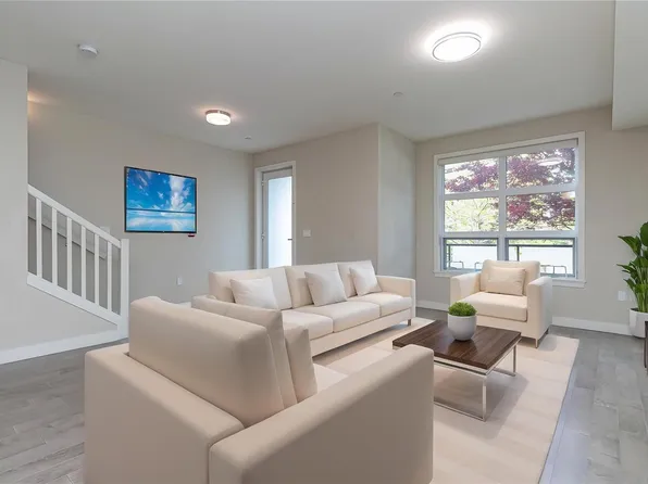 4000 Shelbourne St #102, Saanich, BC V8N 0B6