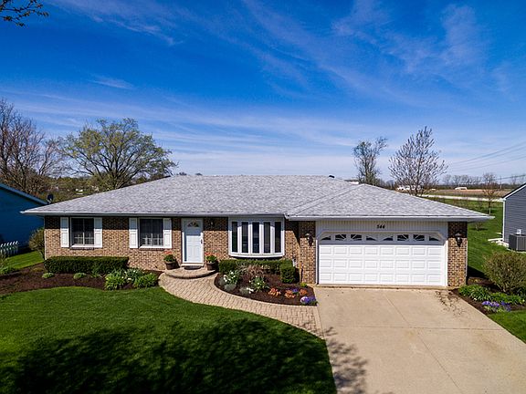 2nd image of 544 N Hawthorne Ln