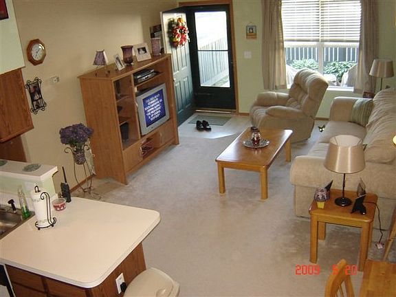 2nd image of 985 Kingsbury Ct
