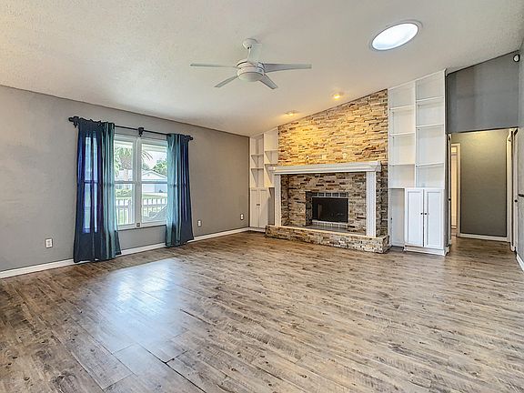 4th image of 825 Mockingbird Dr