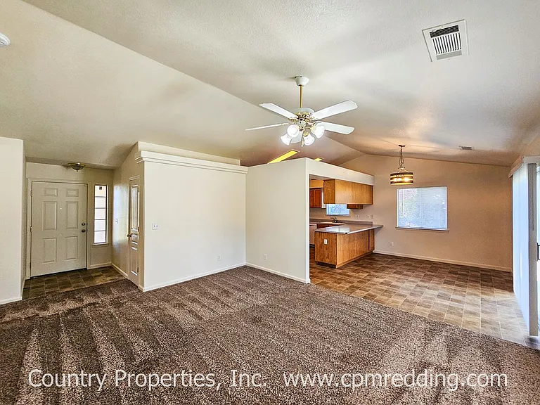 971 Paramount Way — Photo 3
