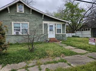 215 E 11th St #A, Bonham, TX 75418