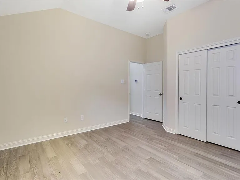 3608 Glastonbury Trl — Photo 3