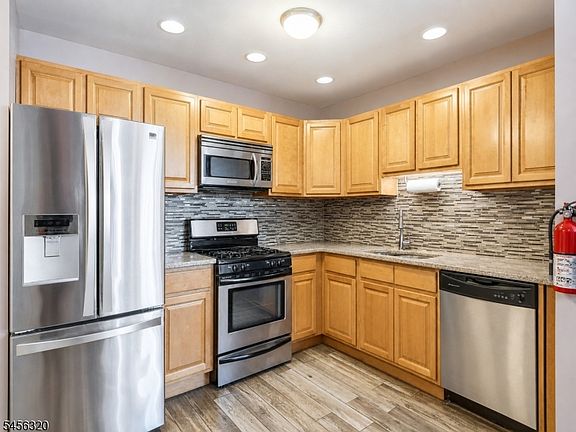 5th image of 19 Market Street #401