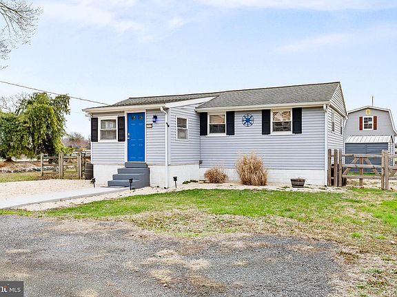 3rd image of 211 Bayard St