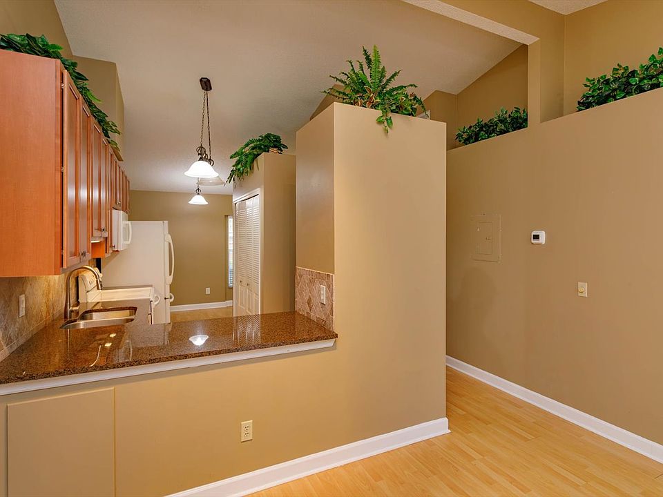 Breakfast bar area