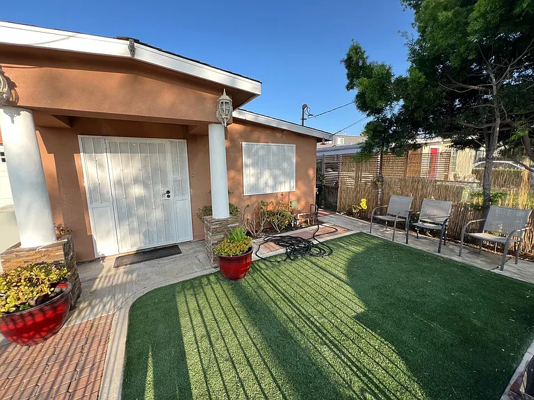 15304 Mansel Ave — Photo 2