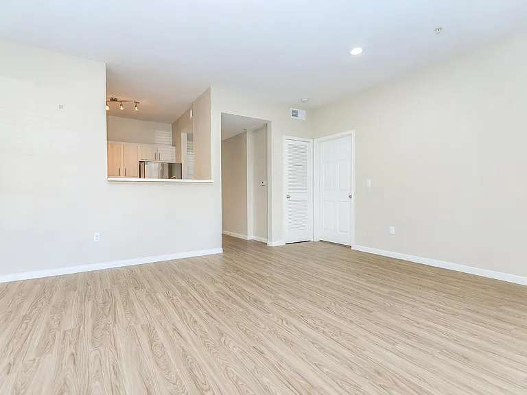Residence at Westchase — Photo 49