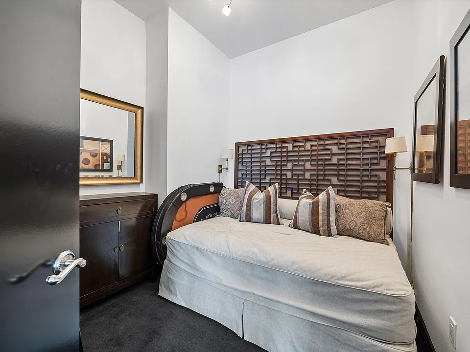 1600 Post Oak Blvd #1007