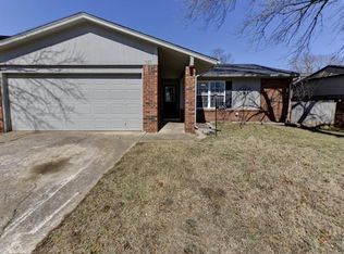 320 E Vicksburg St, Broken Arrow, OK 74011