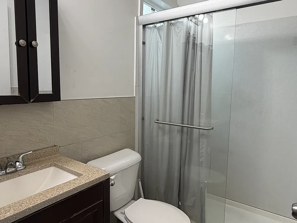 40 Niagara Ave #5