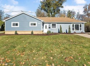 405 Turf Ln, Wheaton, IL 60187