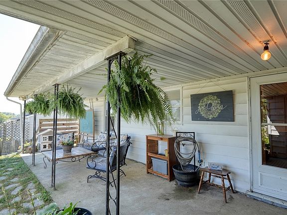 4th image of 1317 Arch St