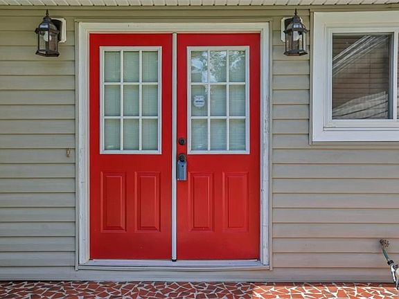3rd image of 6706 Knollwood Cir